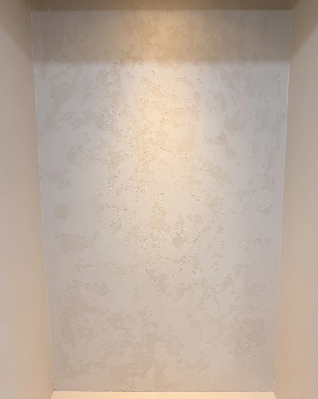 Heavily textured Oltre microcement finish in a wall niche